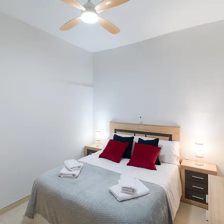 2 Mins From - Workstations - Parking - Bikes Apartmán *