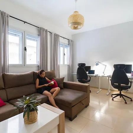 2 Mins From - Workstations - Parking - Bikes Apartment Las Palmas de Gran Canaria