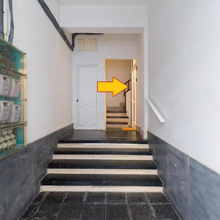 2 Mins From - Workstations - Parking - Bikes Apartamento