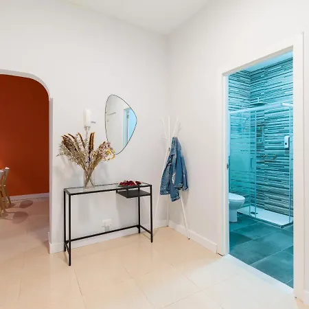 2 Mins From - Workstations - Parking - Bikes דירה *