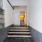 2 Mins From - Workstations - Parking - Bikes شقة