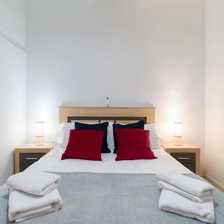 2 Mins From - Workstations - Parking - Bikes