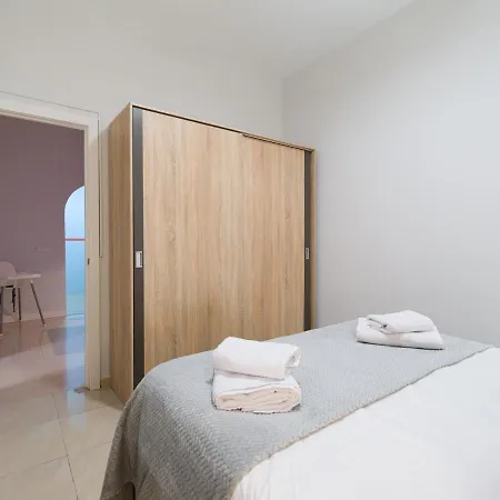 2 Mins From - Workstations - Parking - Bikes * Las Palmas de Gran Canaria