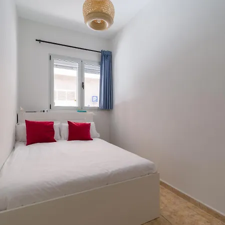2 Mins From - Workstations - Parking - Bikes Διαμέρισμα *