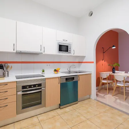2 Mins From - Workstations - Parking - Bikes Διαμέρισμα