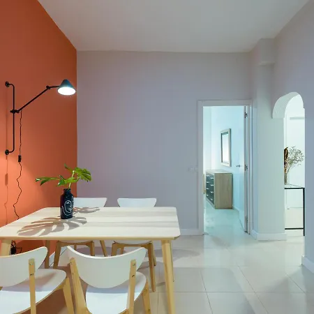 2 Mins From - Workstations - Parking - Bikes