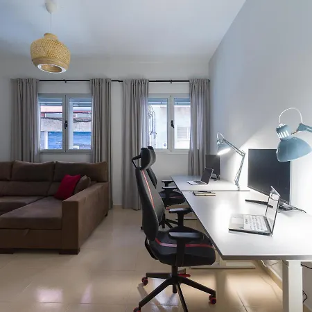 2 Mins From - Workstations - Parking - Bikes Apartment Las Palmas de Gran Canaria