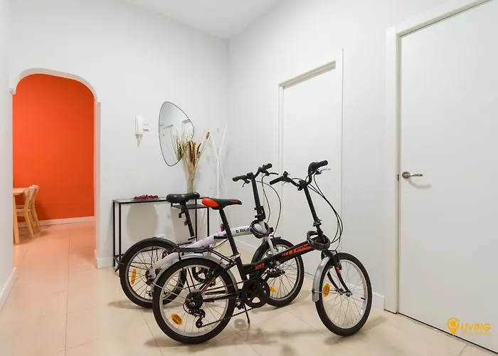 Lägenhet 2 Mins From - Workstations - Parking - Bikes