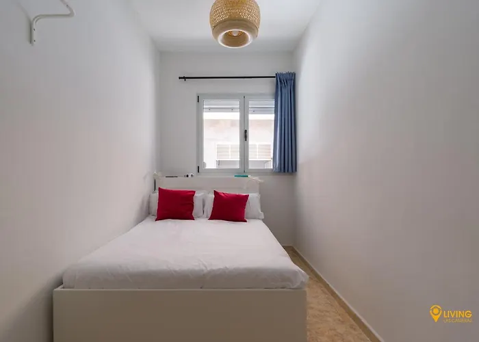 2 Mins From - Workstations - Parking - Bikes *