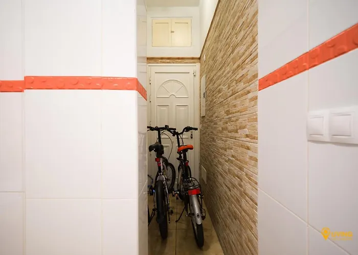Apartamento 2 Mins From - Workstations - Parking - Bikes *