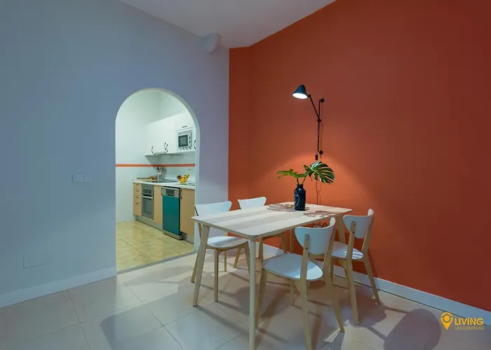 2 Mins From - Workstations - Parking - Bikes *