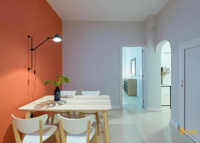 2 Mins From - Workstations - Parking - Bikes