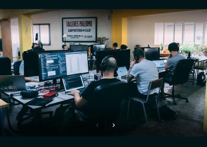 Lägenhet 2 Mins From - Workstations - Parking - Bikes *